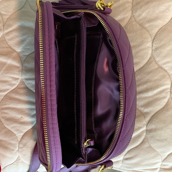 Cross body handbag with additional strap in brand new condition. Beautiful color - Picture 2 of 7